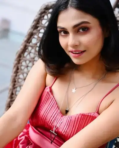 Escort Service Alur